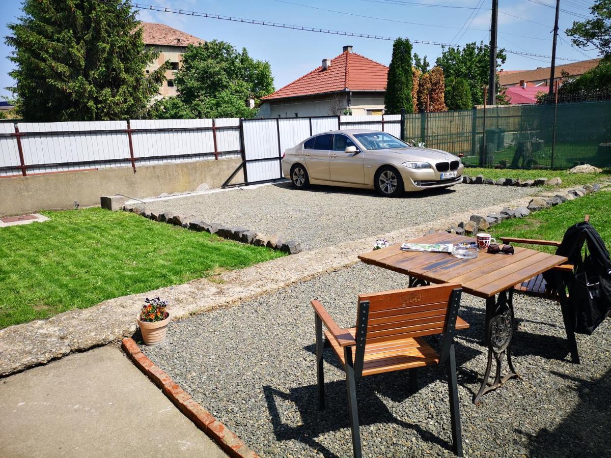 Weisz Apartment-City Center-Free Private Parking,Wifi,Ac Carei Exterior photo